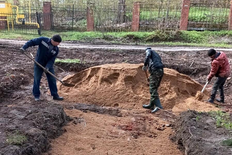 В Наволоках приступили к устройству стелы ветеранам боевых действий.