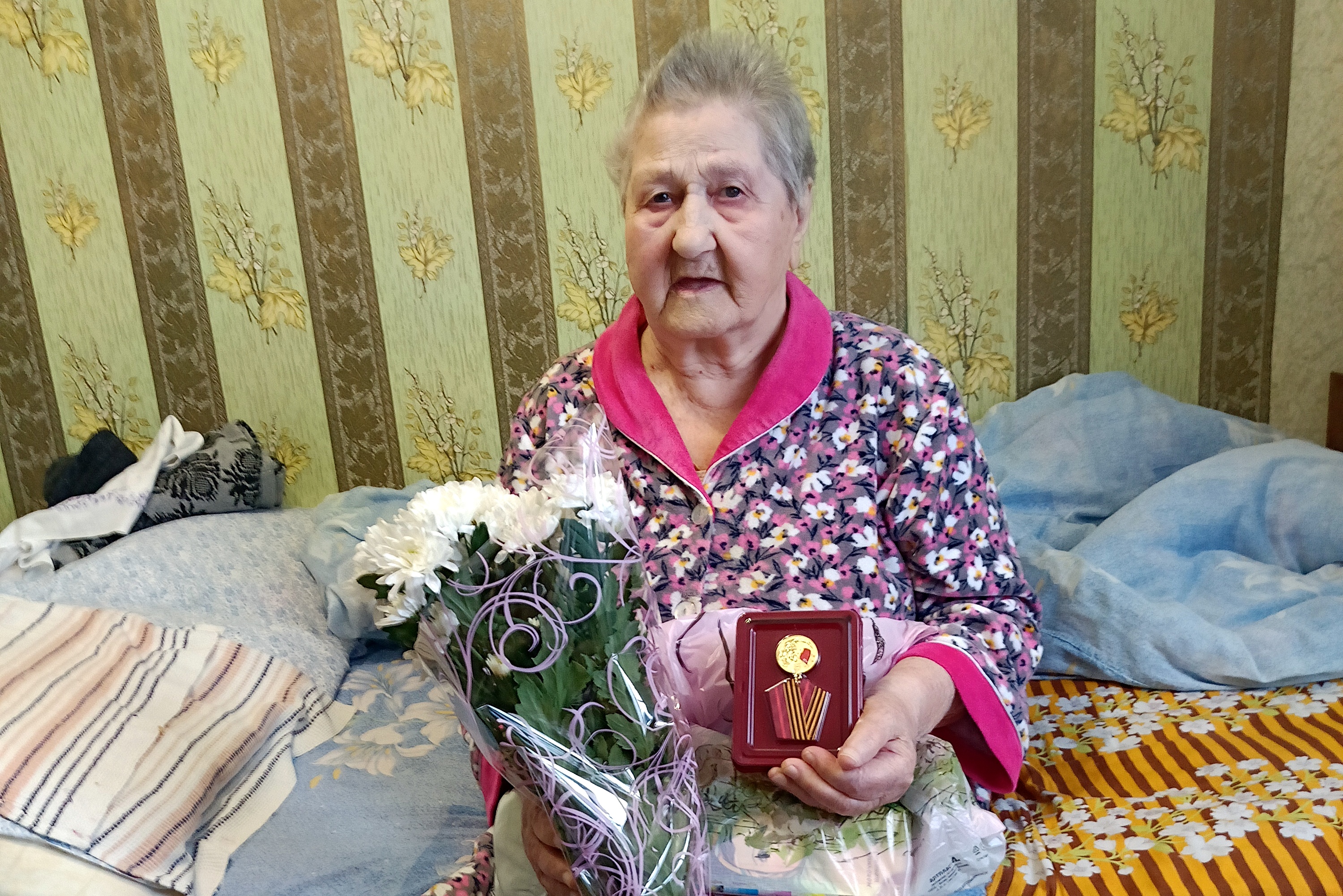 Юбилейная медаль в честь 80-летия Победы вручена труженице тыла Валентине Яковлевне Зориной из с.Ильинское.