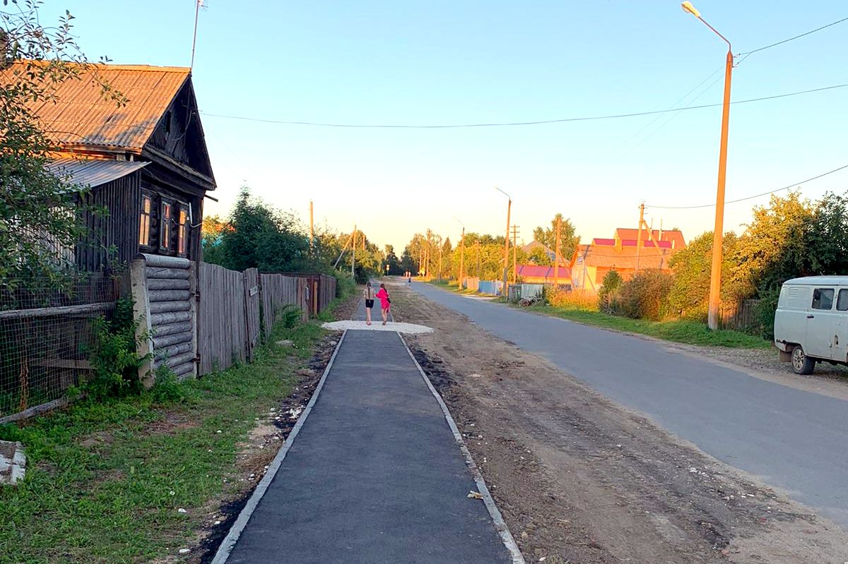 В селе Решма завершено устройство пешеходного тротуара вдоль улицы Ленина.