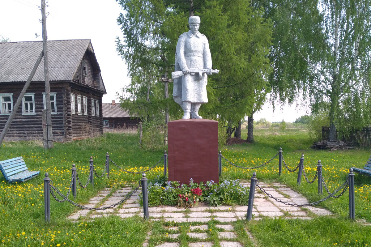 На грант от Росмолодежи на обелиске в д.Ласкариха восстановят таблички с именами участников Великой Отечественной войны.