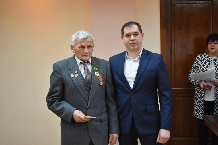 Почетному гражданину Кинешемского района Е.М.Моисееву вручена юбилейная медаль в честь 80-летия Победы. Почетному гражданину Кинешемского района Е.М.Моисееву вручена юбилейная медаль в честь 80-летия Победы.