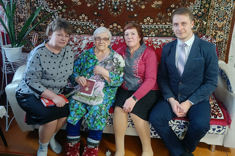 Юбилейная медаль в честь 80-летия Победы вручена жительнице с.Ильинское А.Я.Корочкиной. Юбилейная медаль в честь 80-летия Победы вручена жительнице с.Ильинское А.Я.Корочкиной.