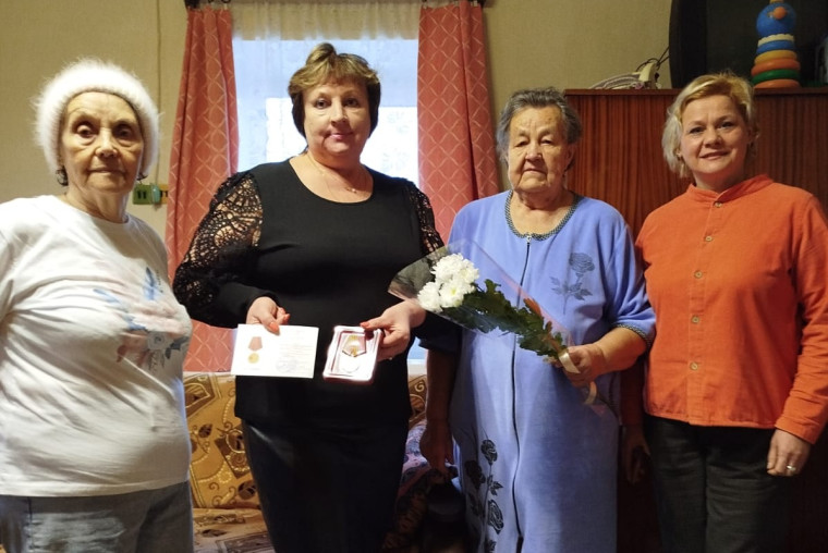 Юбилейная медаль в честь 80-летия Победы вручена труженику тыла из д. Иваниха Большая В.Г.Виноградову. Юбилейная медаль в честь 80-летия Победы вручена труженику тыла из д. Иваниха Большая В.Г.Виноградову.